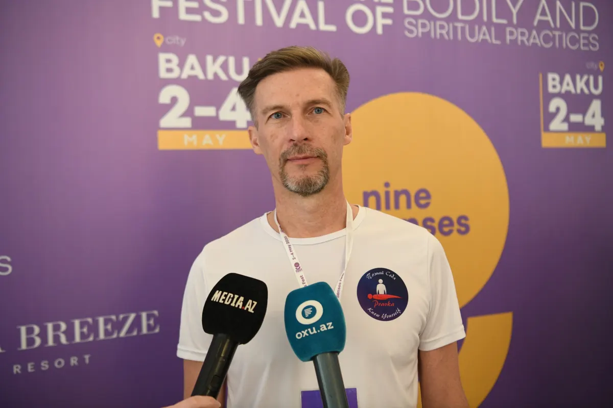 Лев Иванов даёт интервью Media.az и Oxu.az на фестивале Nine Senses Fest